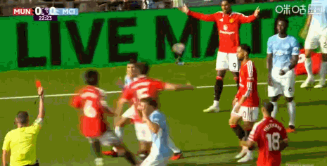 半场战报：曼联0-0曼城，福登报复B费染红，拉什福德中柱